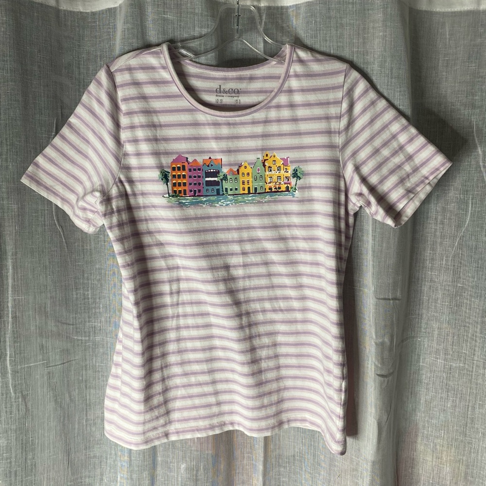 D&C Denim & Co. Lavender Stripe Graphic Tee House Print Size XS Cotton